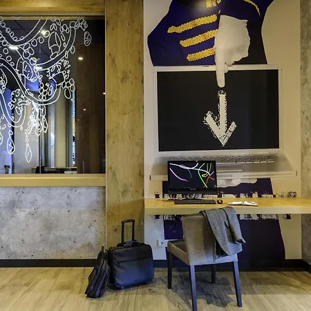 康斯坦茨宜必思经济酒店 *