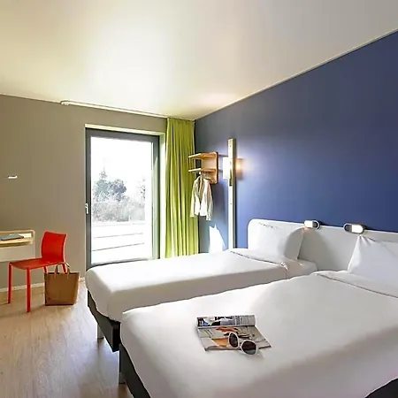 Ibis Budget Hotel *