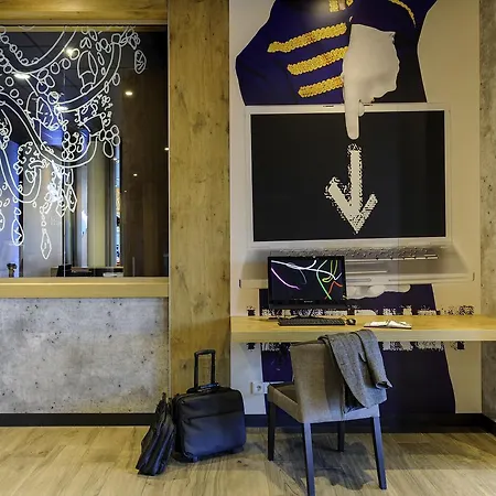 酒店 康斯坦茨宜必思经济酒店 *